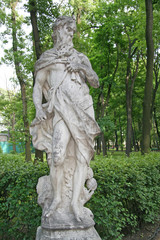 Obraz premium ST. PETERSBURG, RUSSIA - JUNE 26, 2008: Statue in Summer Garden, St.Petersburg, Russia.