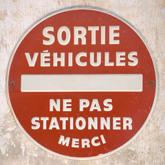 Obraz premium Sortie véhicules - Ne pas stationner - Merci