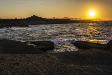 Obraz premium Beautiful sunset at the island of Milos.