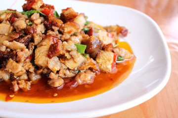  Fried pork and basil