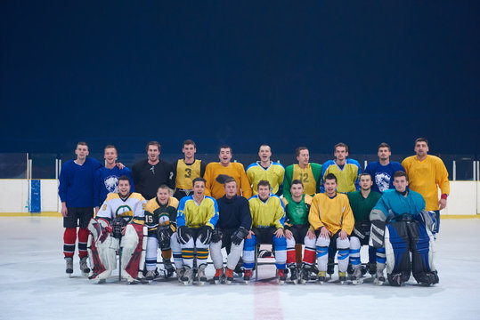 ice hockey players team portrait