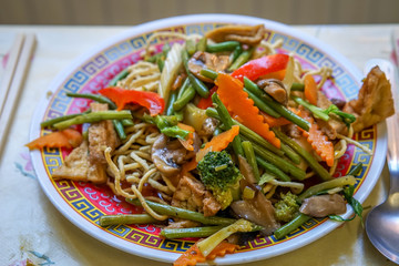 Vegetarian food : Crispy fried noodles with vegetables.