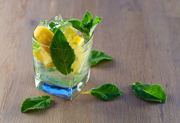 cocktail with lemon and peppermint