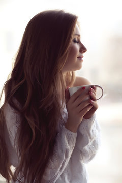 Beautiful woman drink a cap of coffee