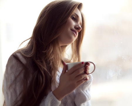 Beautiful woman drink a cap of coffee