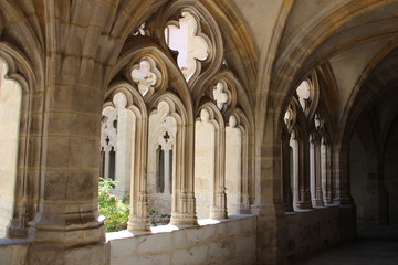 Fototapeta na wymiar Cloître de l'Abbaye de la Chaise Dieu