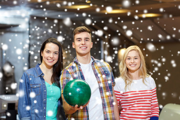 Obraz na płótnie Canvas happy friends in bowling club at winter season