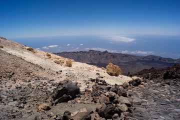 Vielfältige Farben des Vulkangesteins