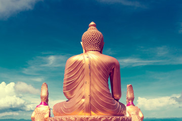 Estatua de Buda. Templo y el monasterio en Tailandia - obrazy, fototapety, plakaty