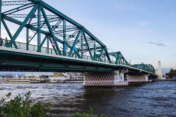 Memorial Bridge