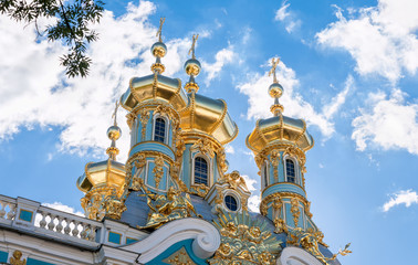 Fototapeta na wymiar Golden domes of the Church in the Catherine Palace