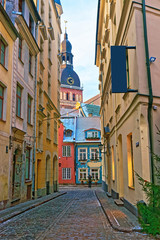 Obrazy na Szkle  Wąskie uliczki w stolicy Łotwy