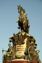 Obraz premium ST. PETERSBURG, RUSSIA - JULY 18, 2009: Monument to Emperor Nicholas I near Saint Isaac's Cathedral, St Petersburg, Russia