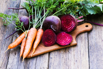 Fresh beet and carrots on wooden background - 92383648