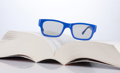 Gafas con libro