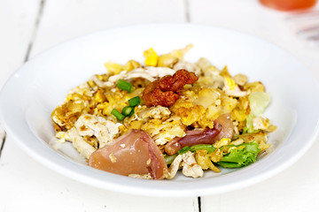 STIR FRIED RIBBON NOODLES WITH CHICKEN