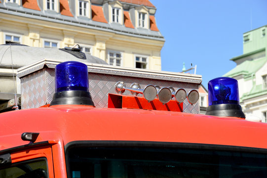 Blaulicht und Folgetonhorn am Feuerwehrauto