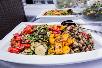 Grillgemüse am Buffet auf einer Grillparty