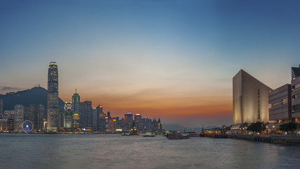 Fototapeta premium Victoria Harbor of Hong Kong city at dusk