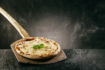 Photo sur Plexiglas Pizzeria Pizza italienne margarita savoureuse à la vapeur