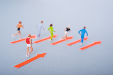 走る人々,太っている男性