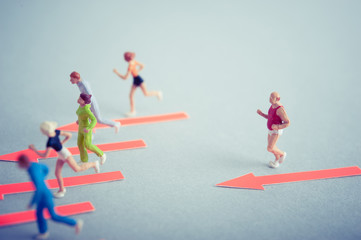 走る人々,太っている男性