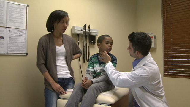Mom tells doctor about child's symptoms