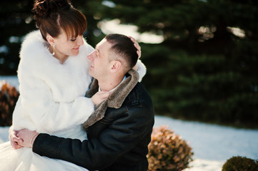 wedding couple at the winter day