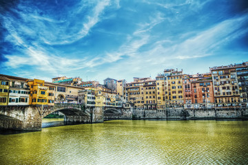 Naklejka premium Ponte Vecchio seen from Arno bank in Florence