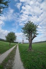 Fototapeta na wymiar AKW mit Landweg und Bäume