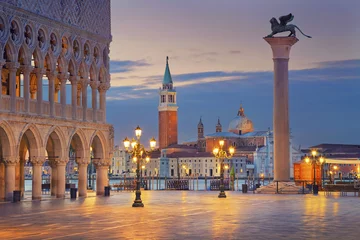 Foto op Plexiglas Venetië. Afbeelding van het San Marcoplein in Venetië tijdens zonsopgang. © rudi1976