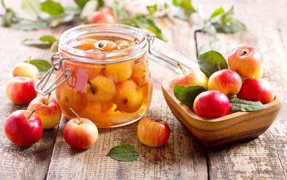 jar of apple jam with fresh fruits