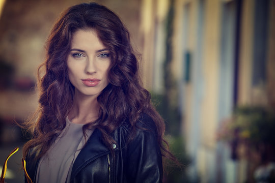 Fototapeta Fashionably dressed woman on the streets of a small Italian town