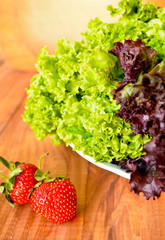 Green salad with strawberries, cottage cheese and olive oil