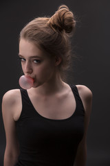 Fototapeta premium Girl with pink bubble of chewing gum