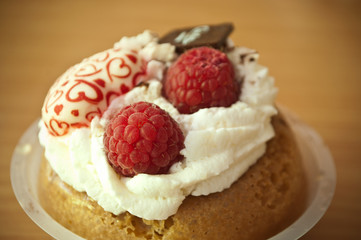 baba au rhum à la framboise
