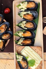 Mussel bake, sprinkle with cheese is delicious.