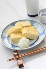 dashimaki tamago, japanese rolled omelette with dashi