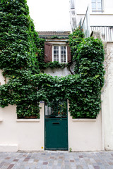 Fototapeta na wymiar street in the old city Paris