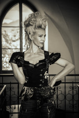 Tracht - Mieder - Modern - Jeans -  Almsünde