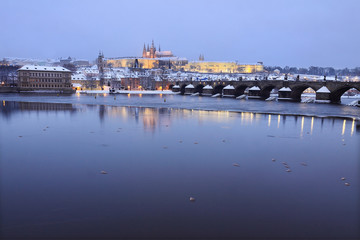 Obraz premium Night snowy Prague gothic Castle and Charles Bridge, Czech Republic