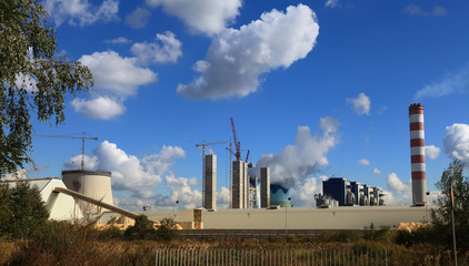 Elektrownia, kominy, chłodnie, budowa. © Stanisław Błachowicz
