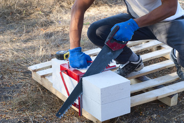 cutting aerated concrete
