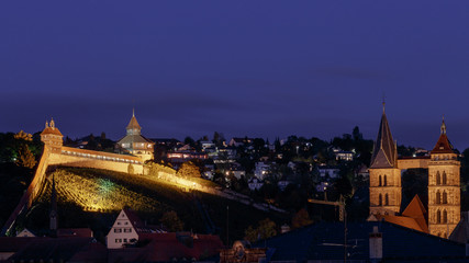Esslingen bei Nacht mit Burg und Stadtkirche St. Dionys
