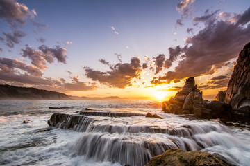 playa de gorrondatxe azkorri en getxo al atardecer