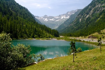Fototapeta na wymiar Lago delle Fate - Valle d' Aosta