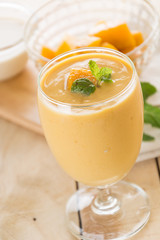 mango smoothie