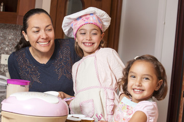 Preparando cupcakes con mamá