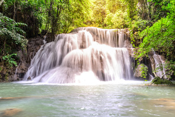 Obraz premium Huay Mae Kamin Waterfall in Kanchanaburi, Thailand.