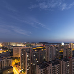 Obraz premium Chinese city skyline in the evening